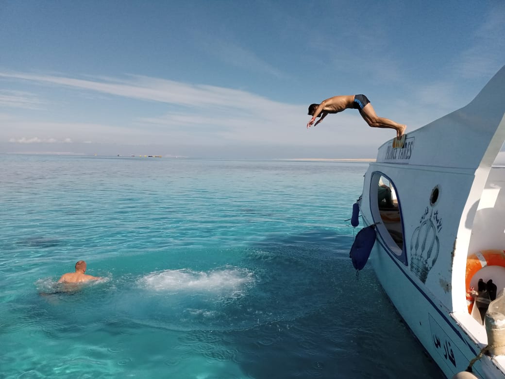 Privates Glasbodenboot mit Schnorcheln
